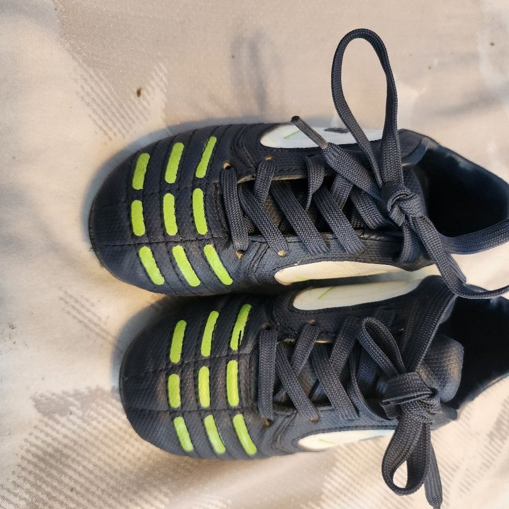 NEW Boys’ Cleats – Size 12 (Toddler) – Gray & Neon Green – Dream Pairs - Picture 3 of 7
